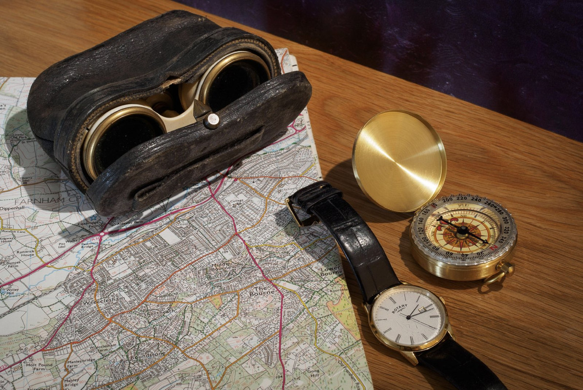 gold-compass.jpg