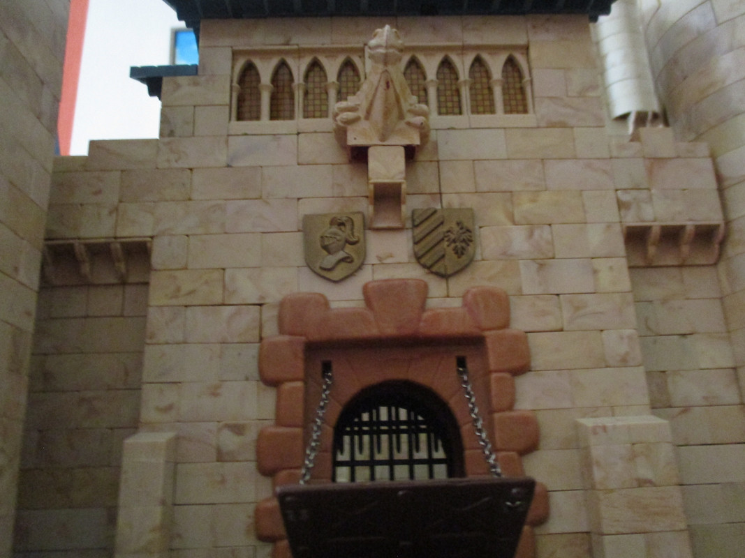 Fortaleza del Crepúsculo - Fachada frontal 02