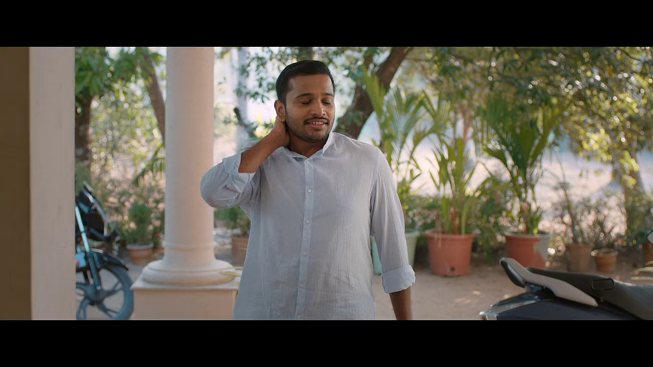 Guruvayoor-Ambalanadayil-2024-Hindi-Multi-WEBRip-720p-x264-AVC-EAC3-6ch-ESub-mkv-0001