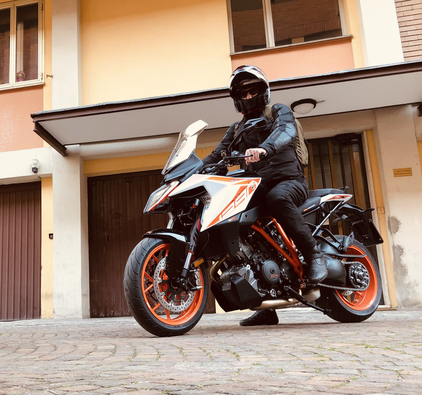 382BA82C-C161-4E4B-BC52-2BBAA17F9A71