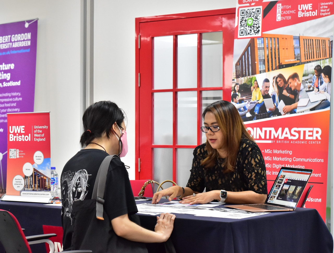 Study abroad consultation session at RSU Study Abroad