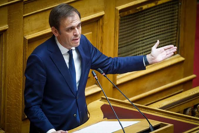 ΜΑΝΤΖΟΣ ΚΑΤΑ ΠΛΕΥΡΗ ΚΑΙ ΜΗΤΑΡΑΚΗ: «ΣΤΗ ΧΙΟ ΔΕΝ ΚΑΤΑΦΕΡΑΝ ΝΑ ΦΤΙΑΞΟΥΝ ΤΗ ΔΟΜΗ ΚΑΙ ΤΟ ΑΕΡΟΔΡΟΜΙΟ ΣΤΑΖΕΙ»