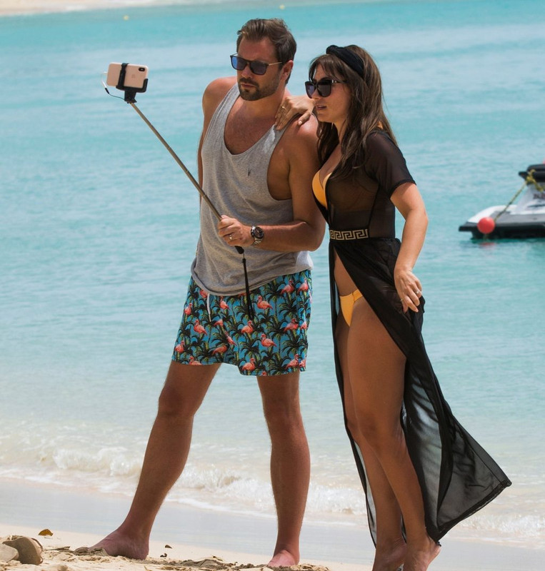 Marina-Berry-upskirtSTARS.com (9)