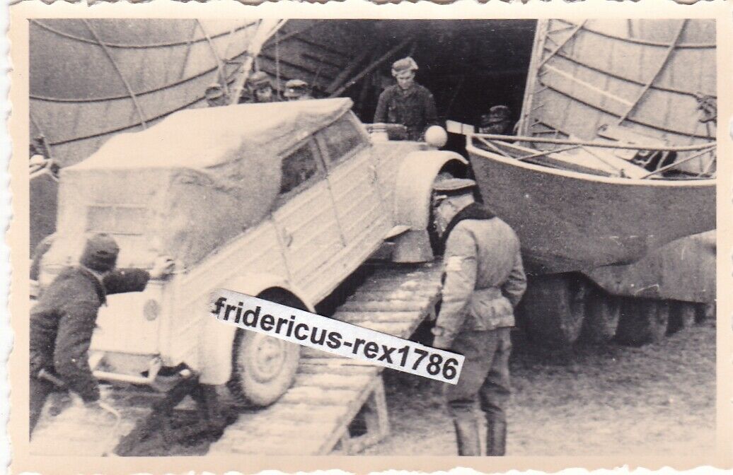 Foto Flugzeug Plane Me 323 Gigant VW Kübelwagen wird verladen