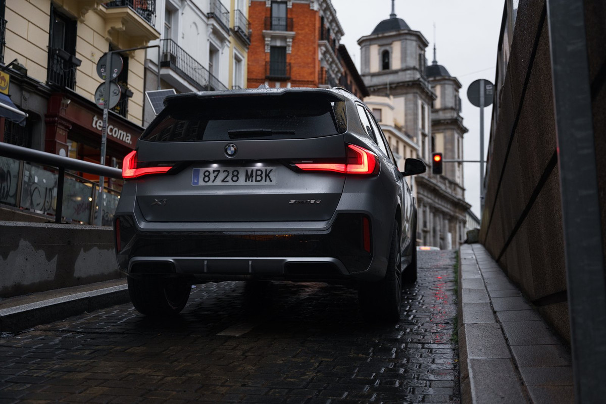 P90485088_highRes_bmw-x1-national-pres