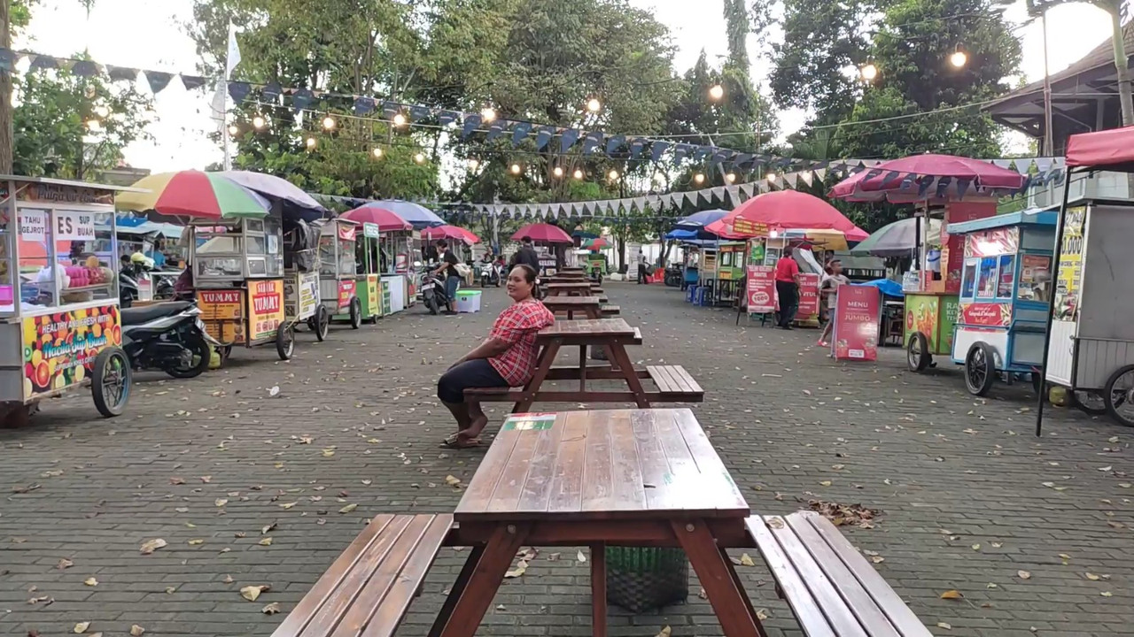 Pasar Takjil Ramadhan, tempat ngabuburit di Solo untuk berburu aneka jajanan untuk buka puasa.