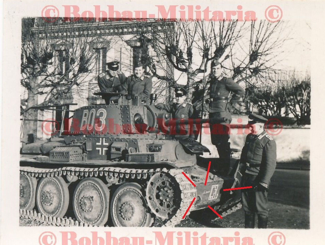 Foto Wehrmacht SKODA Panzer 38 (t) Turmnummer B03 Kennung 7.Panzer-Div.