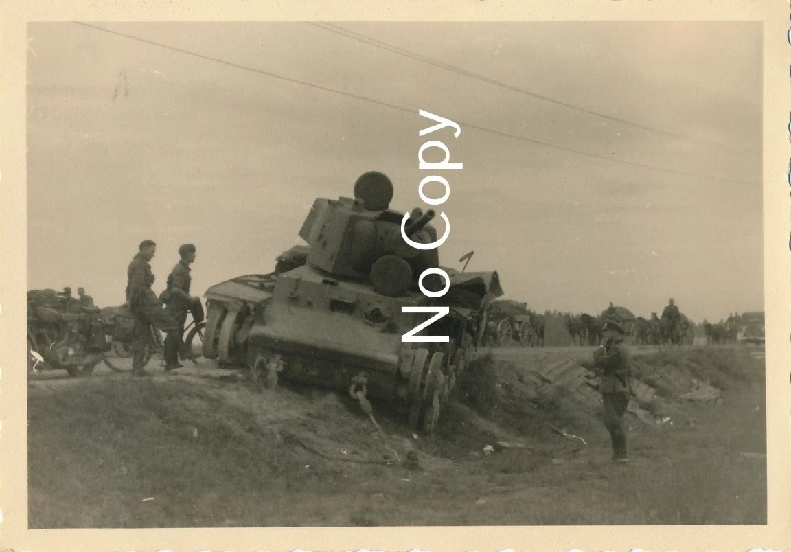 Foto WK2 Russland zerstörter Panzer X216
