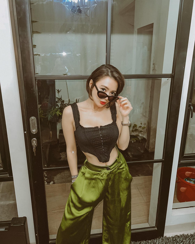 Crop Top Gaya Wika Salim