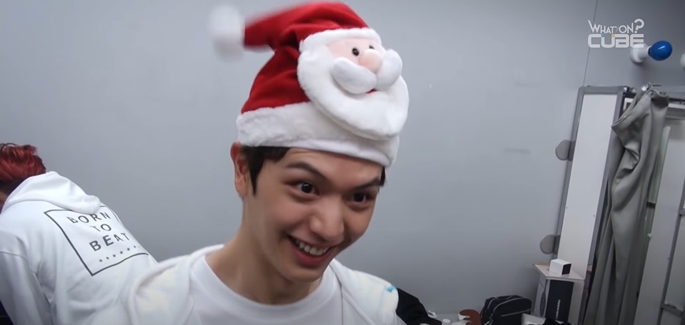 Wiggly Santa Hat