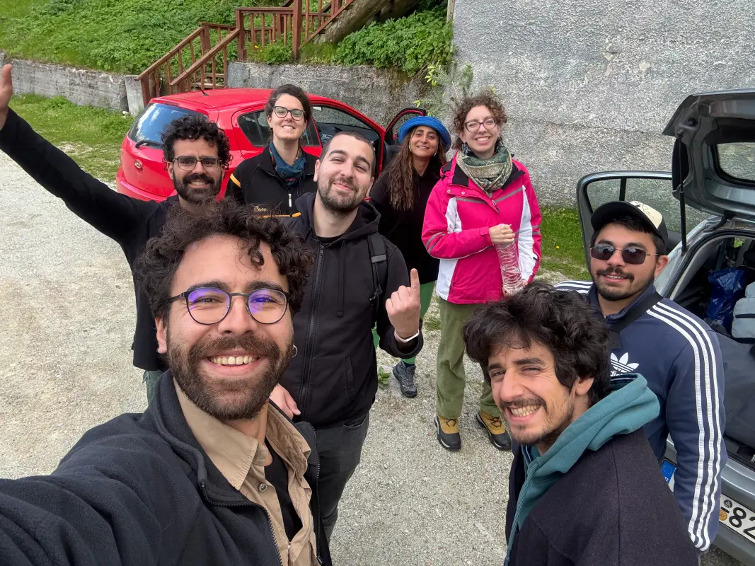 Everyone gathered for the last selfies before leaving