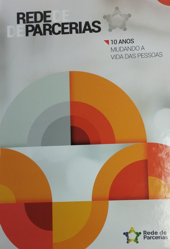Capa do Livro em Comemoração aos 10 anos da Rede de Parceria do MGI