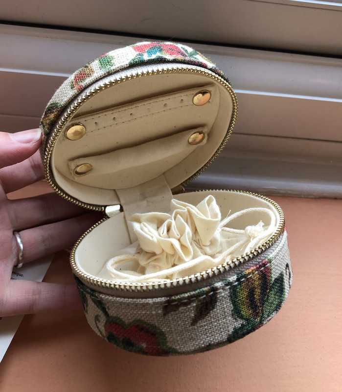 E1DD1AA9-376B-47D2-8436-1B74311CB666