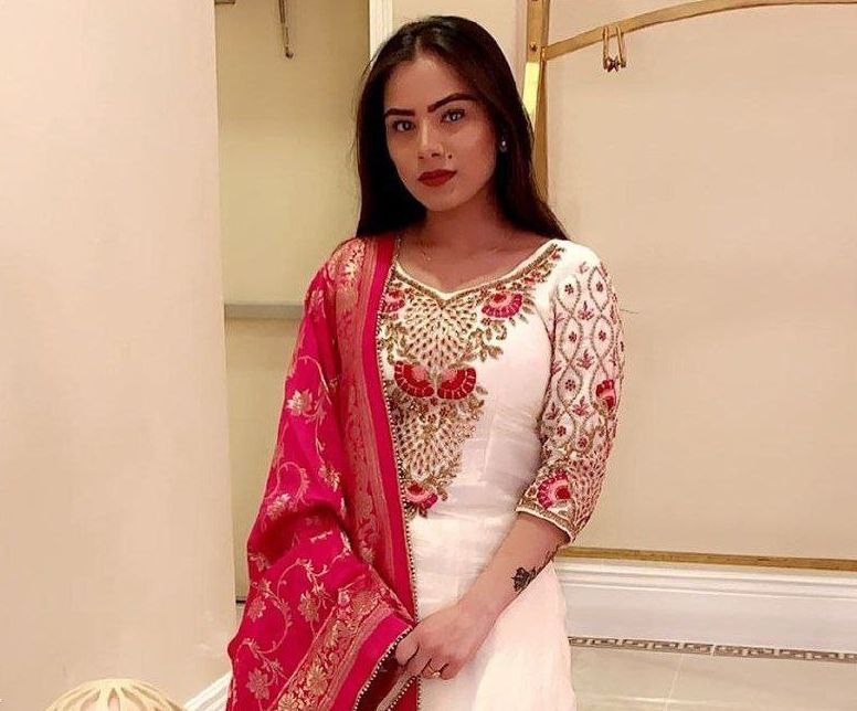 Horney desi girl fucking hardcore sex