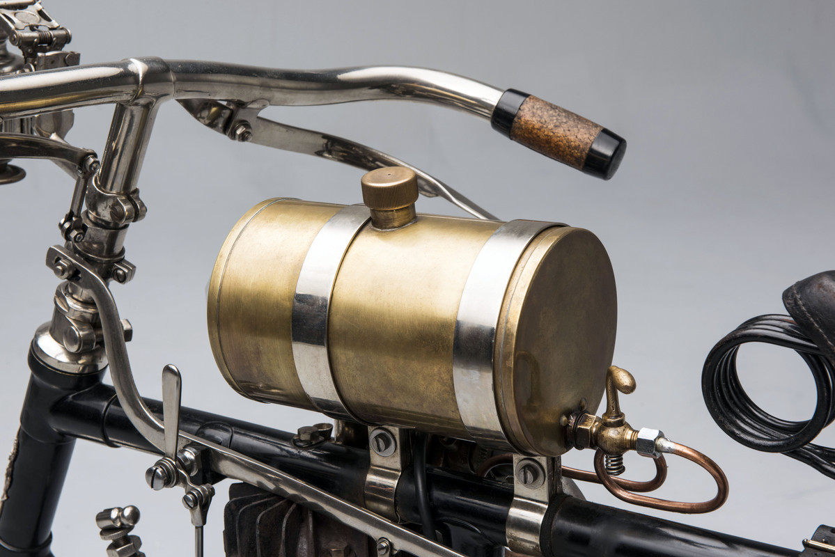 debut-en-la-carrera-paris-berlin-con-motocicletas-de-laurin-klement(4)