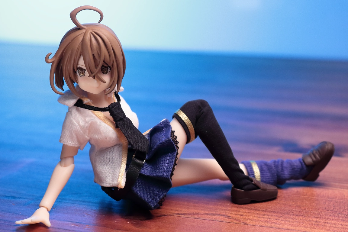 A right-side view of “Assault Lily” Kawamura Yuzuriha wearing the Odaiba Girls’ School uniform