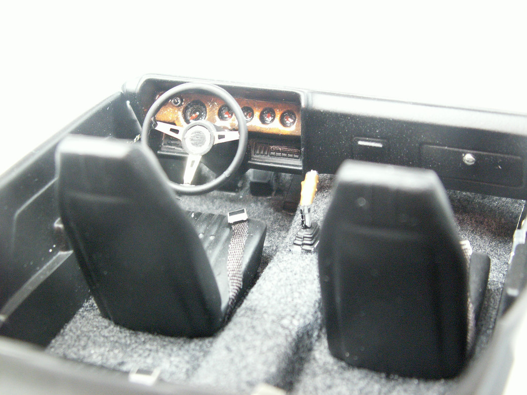 Revellogram '71 Hemi Cuda Interior3