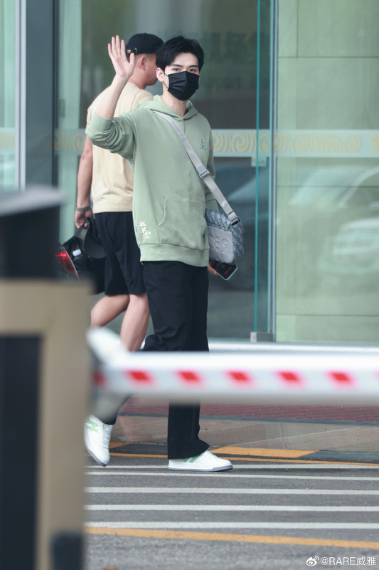 007VoLgzgy1hgki3hfyycj323u35se82