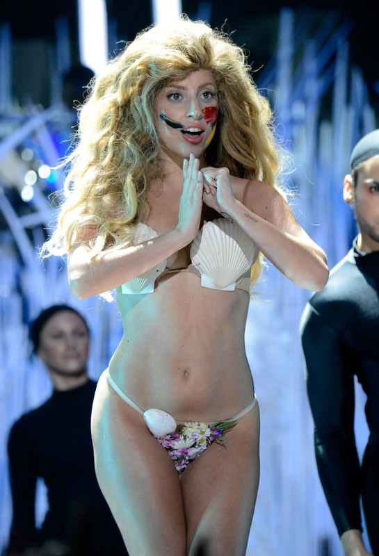 lady-gaga-mtv-video-music-awards-8252013-20