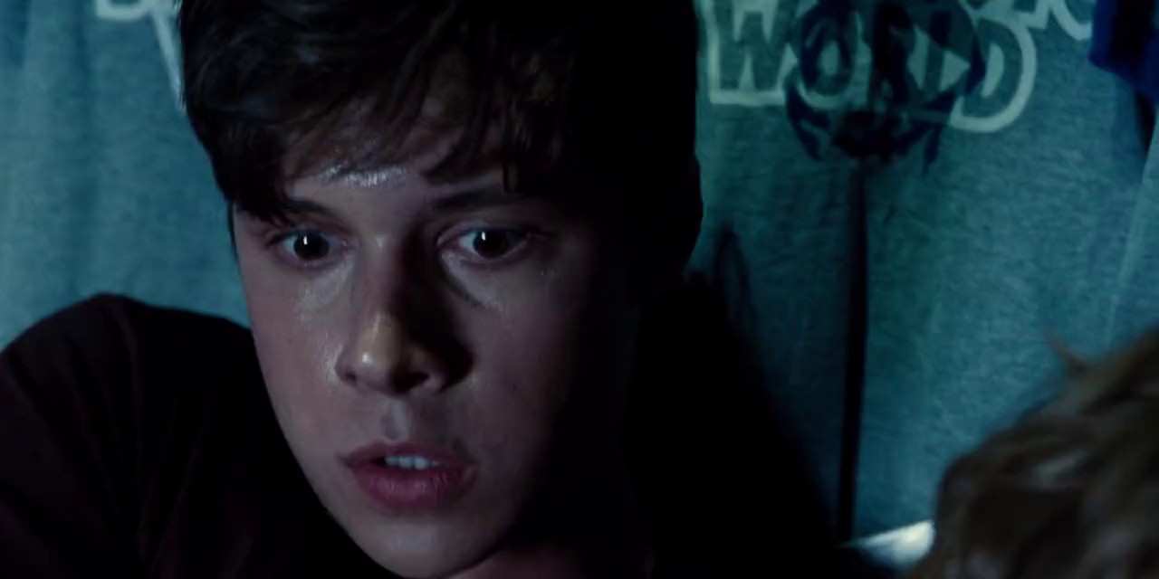 Jurassic-World-2015-Hindi-English-Blu-Ray-720p-x264-AVC-AAC-6ch-ESub-mkv-0006