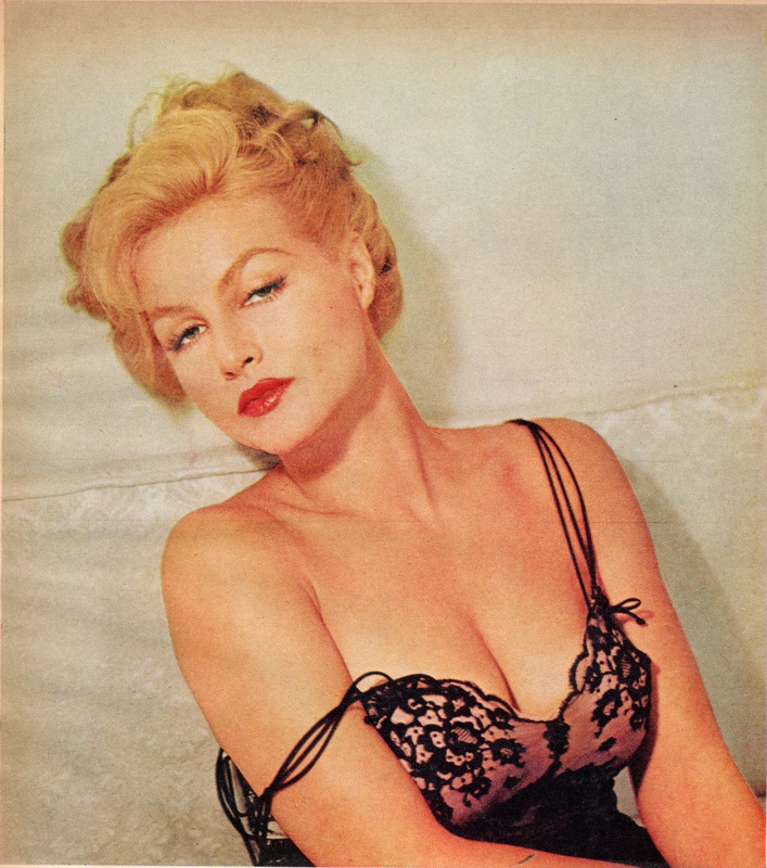 Julie_Newmar_ma03