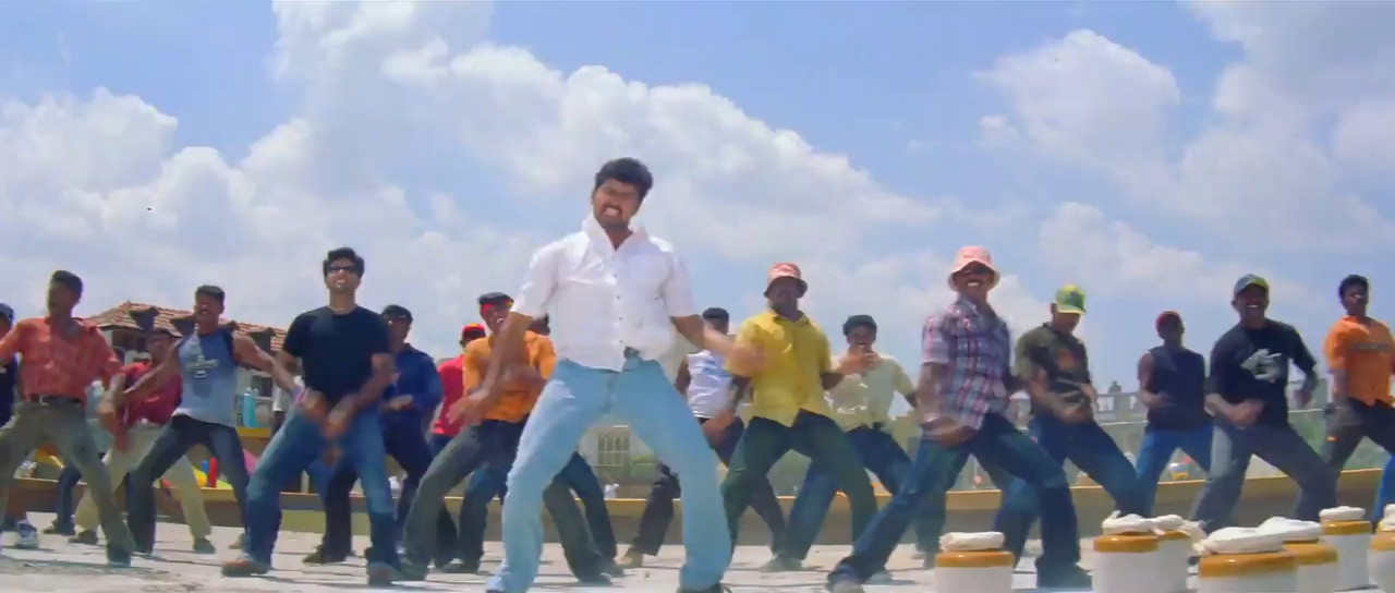 Ghilli 2004 WebRip [Tamil] 480p, 720p ESub Screenshot
