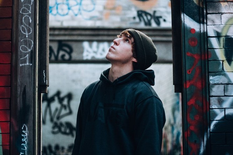 5-Menata-rambut-saat-pakai-beanie-Foto-Unsplash.jpg