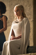 emilia-clarke-game-of-thrones-98