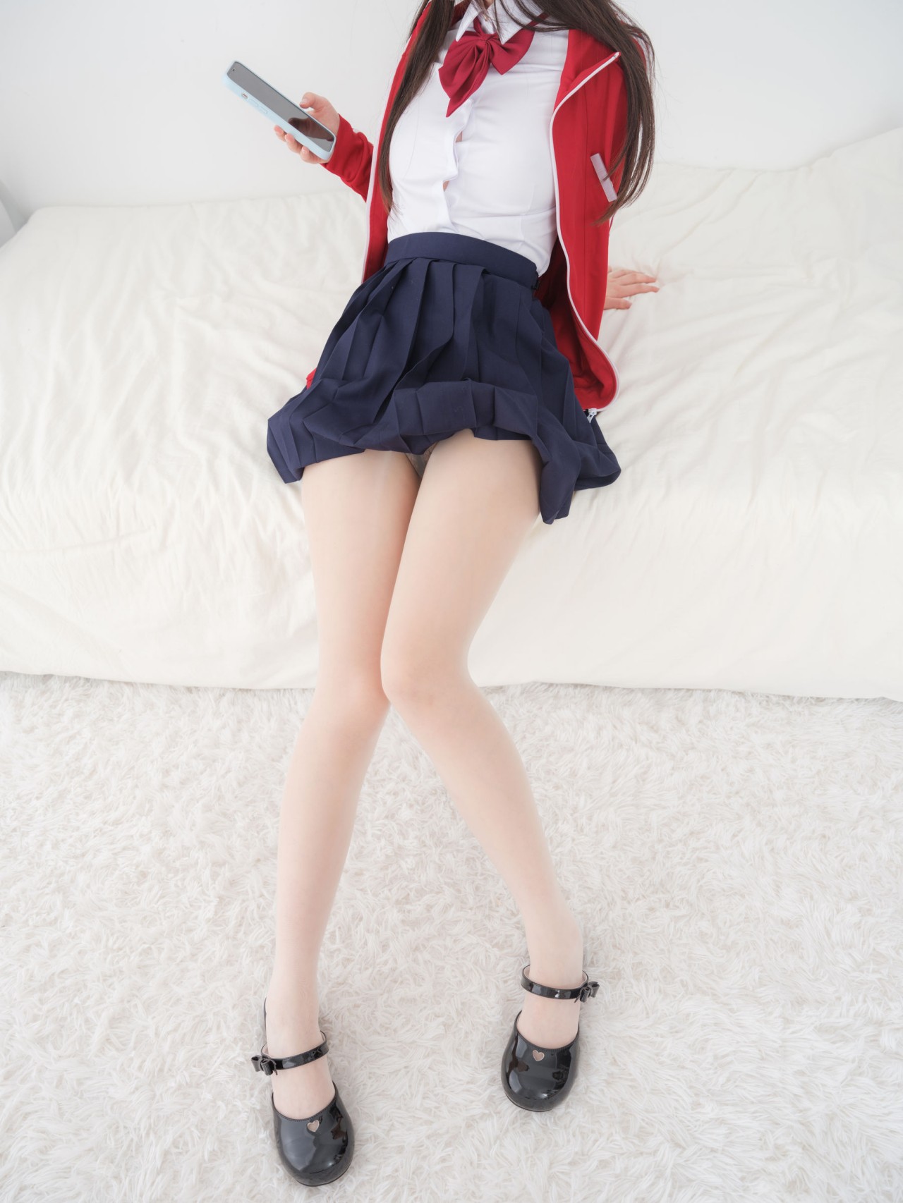 小恩写真《红白蓝校服》，床上的活力与清新白丝妹子插图8