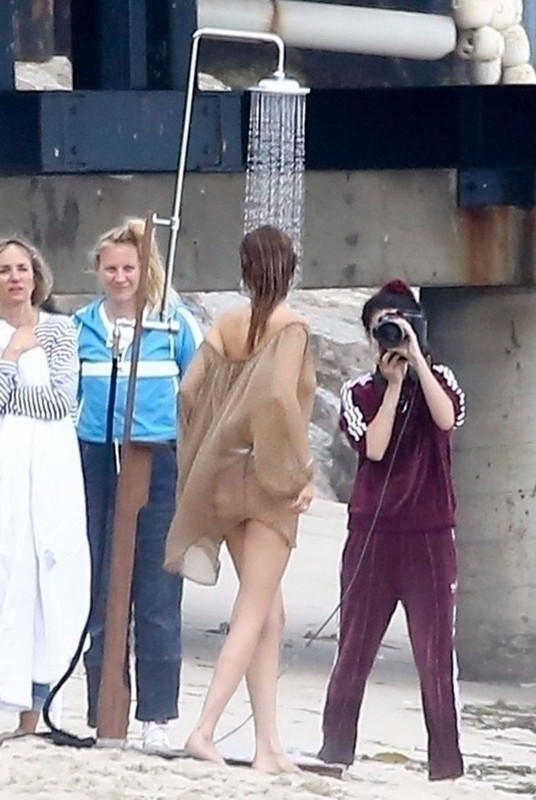 Bella-Hadid-See-Through-Nude-upskirt-STARS-com-29