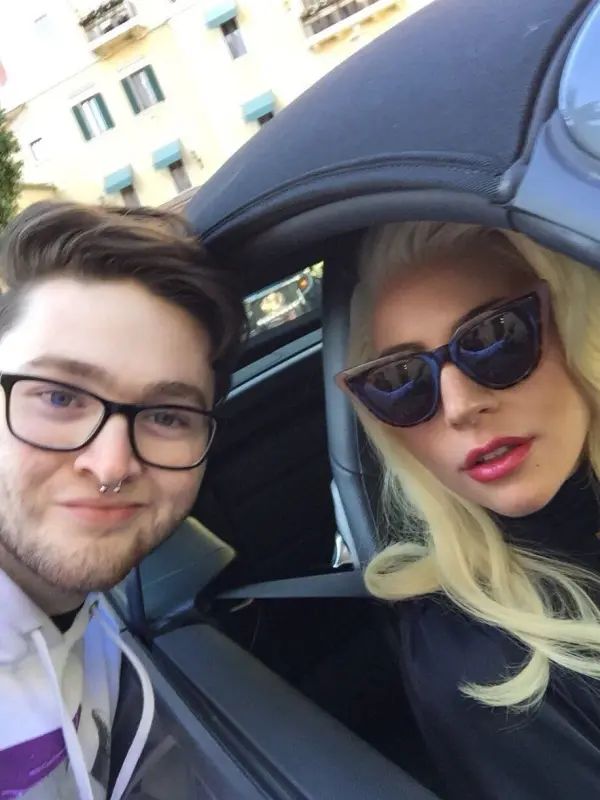 12-17-17-Leaving-Hotel-in-Las-Vegas-001.