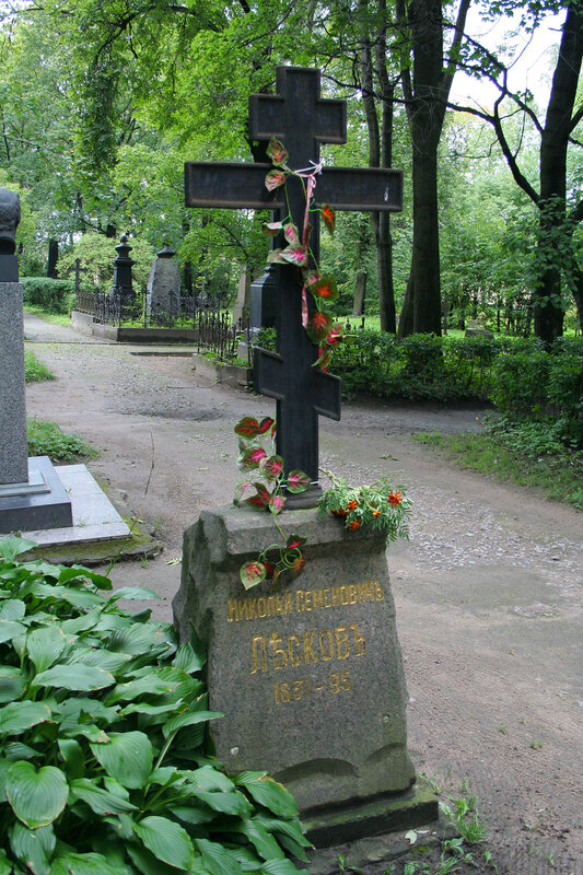 Literator-Bridges-Grave-Leskov