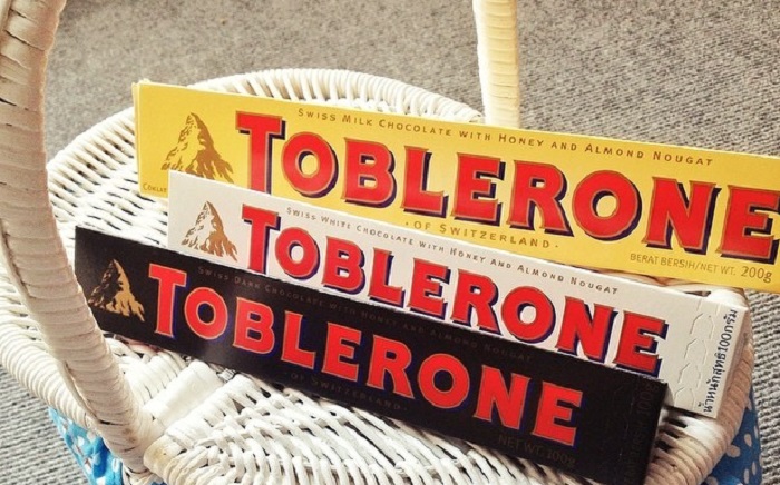 Produk cokelat batangan, Toblerone, identik dengan puncak Gunung Matterhorn yang ada di bungkusnya.