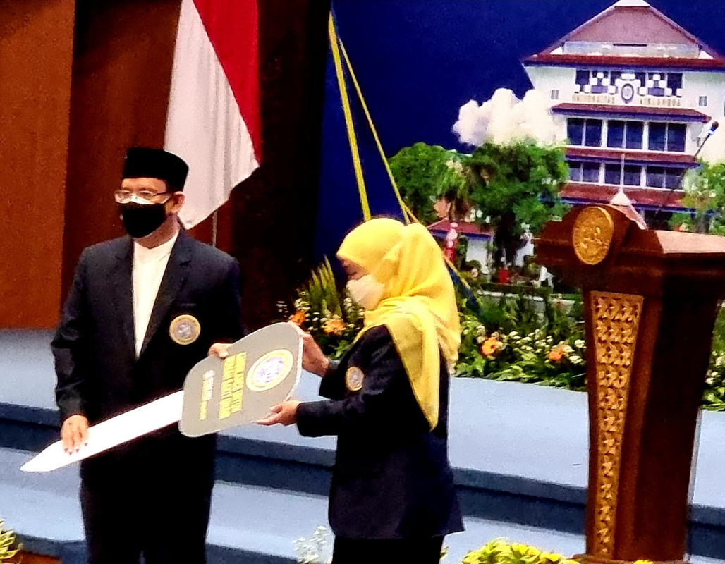 Lantik Pengurus Pusat IKA Unair Masa Bakti 2021-2025, Gubernur Khofifah Ajak Perkuat Jejaring dan Sinergi Alumni UNAIR, Internal dan Eksternal
