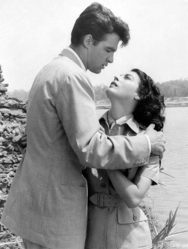 Ava_Gardner_b95