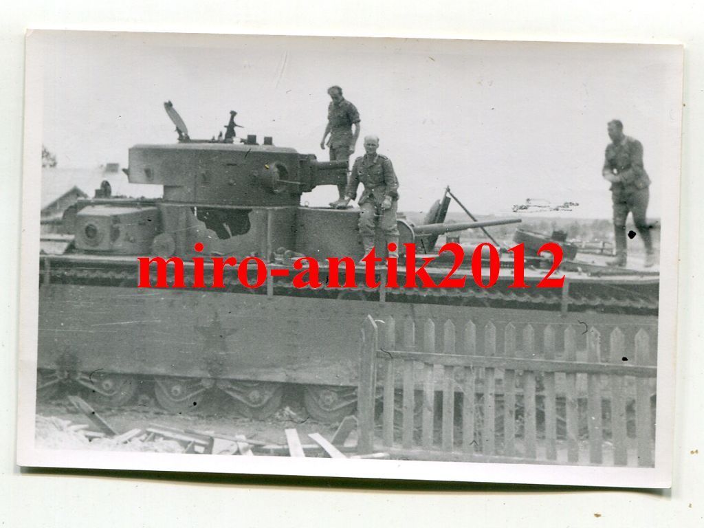 Foto, Wehrmacht, zerstörter schwerer Panzer T-35