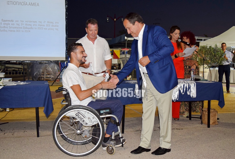 , 100 &Chi;&rho;ό&nu;&iota;&alpha; &Alpha;&theta;&lambda;&eta;&tau;&iota;&kappa;ή&sigmaf; &Pi;&rho;&omicron;&sigma;&phi;&omicron;&rho;ά&sigmaf;: &Omicron; &Nu;&alpha;&upsilon;&tau;&iota;&kappa;ό&sigmaf; Ό&mu;&iota;&lambda;&omicron;&sigmaf; &Kappa;&alpha;&lambda;&alpha;&mu;ά&tau;&alpha;&sigmaf; “&Omicron; &Pi;&omicron;&sigma;&epsilon;&iota;&delta;ώ&nu;” &gamma;&iota;ό&rho;&tau;&alpha;&sigma;&epsilon; &mu;&epsilon; &lambda;&alpha;&mu;&pi;&rho;ό&tau;&eta;&tau;&alpha; (&Epsilon;&iota;&kappa;ό&nu;&epsilon;&sigmaf; & &beta;ί&nu;&tau;&epsilon;&omicron;)