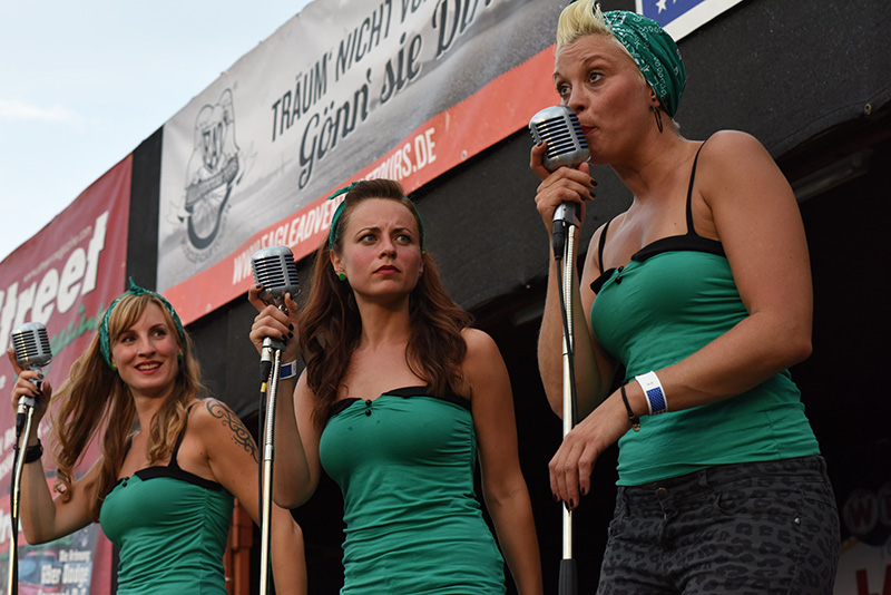 IMAGE: https://i.postimg.cc/0y8GGYZM/Trio.jpg