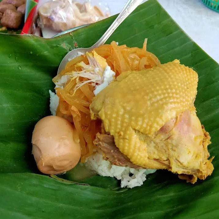 Nasi Liwet Bu Waris, tempat sarapan enak di Solo.