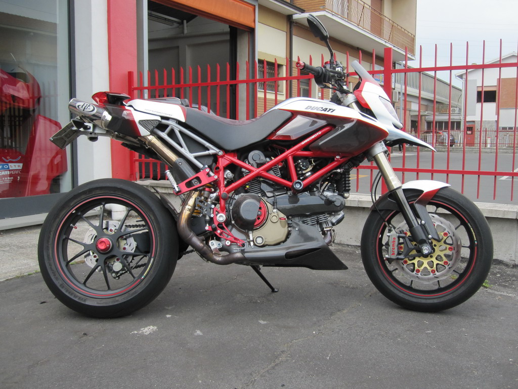 ducati-hypermotard-bursi-evolution-special-10