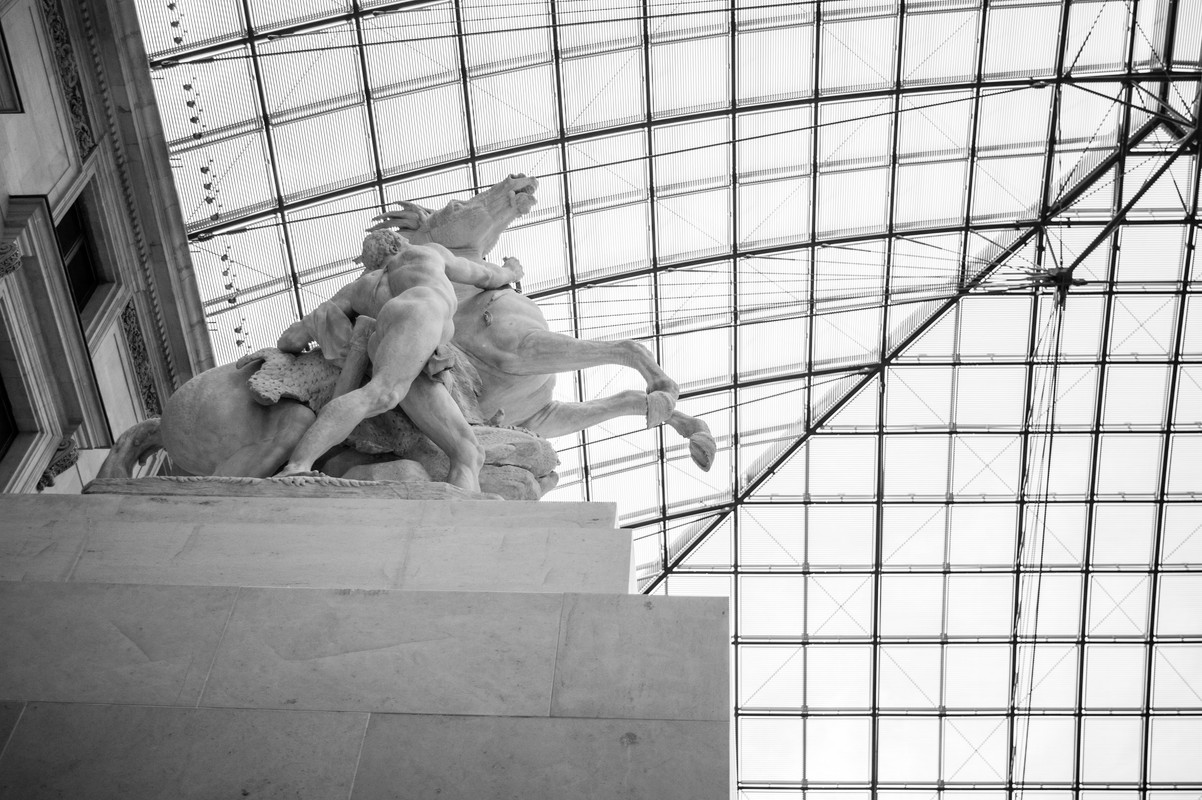 
							Louvre Exterior