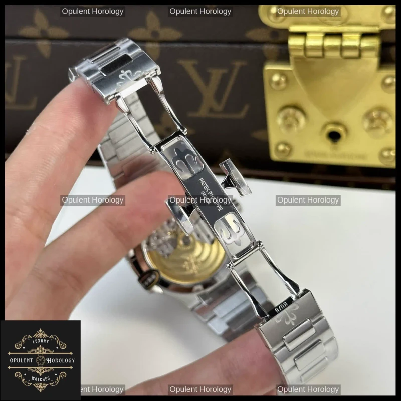 Patek Philippe Nautilus 7118 Automatic 35.2mm Blue Dial Steel Women's Watch