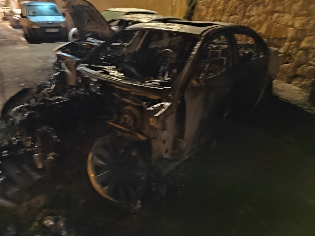 Se le quemo el coche a mi jefe