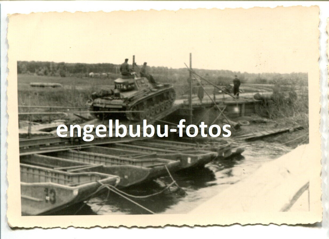 FOTO - Gebirgsjäger Rgt. - Einsatz PANZER - Panzer III auf Notbrücke - Osten 2