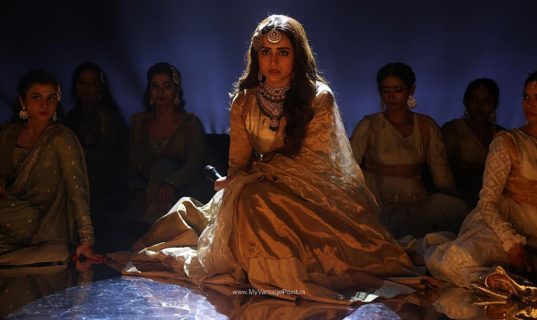 wallpaper-of-trisha-krishnan-in-muththa-mazhai-song-from-thug-life-2025