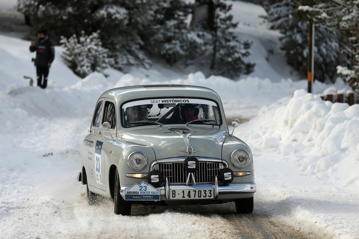 El-SEAT-1400-regresa-al-Rallye-Monte-Carlo_01_HQ