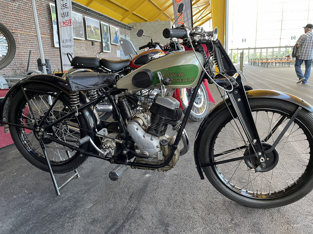 BF9DA159-292F-4C3F-B435-11756B8F4E07