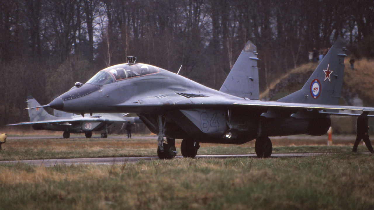 33. IAP, MiG-29UB, 64 neutral_N50903008094_3