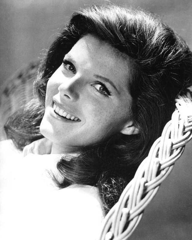 samantha_eggar_a08