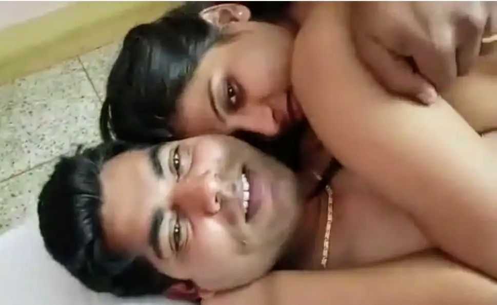 Delhi girl Fucked first time with her bestfriend sex video